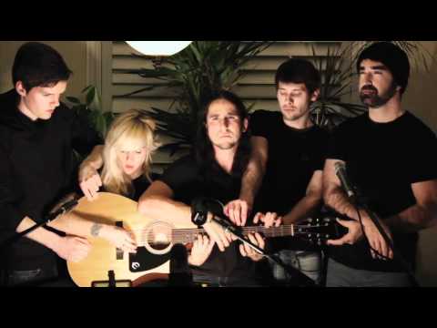 Somebody That I Used to Know Cover (Acoustic) - 5 people on one guitar - AWESOME!